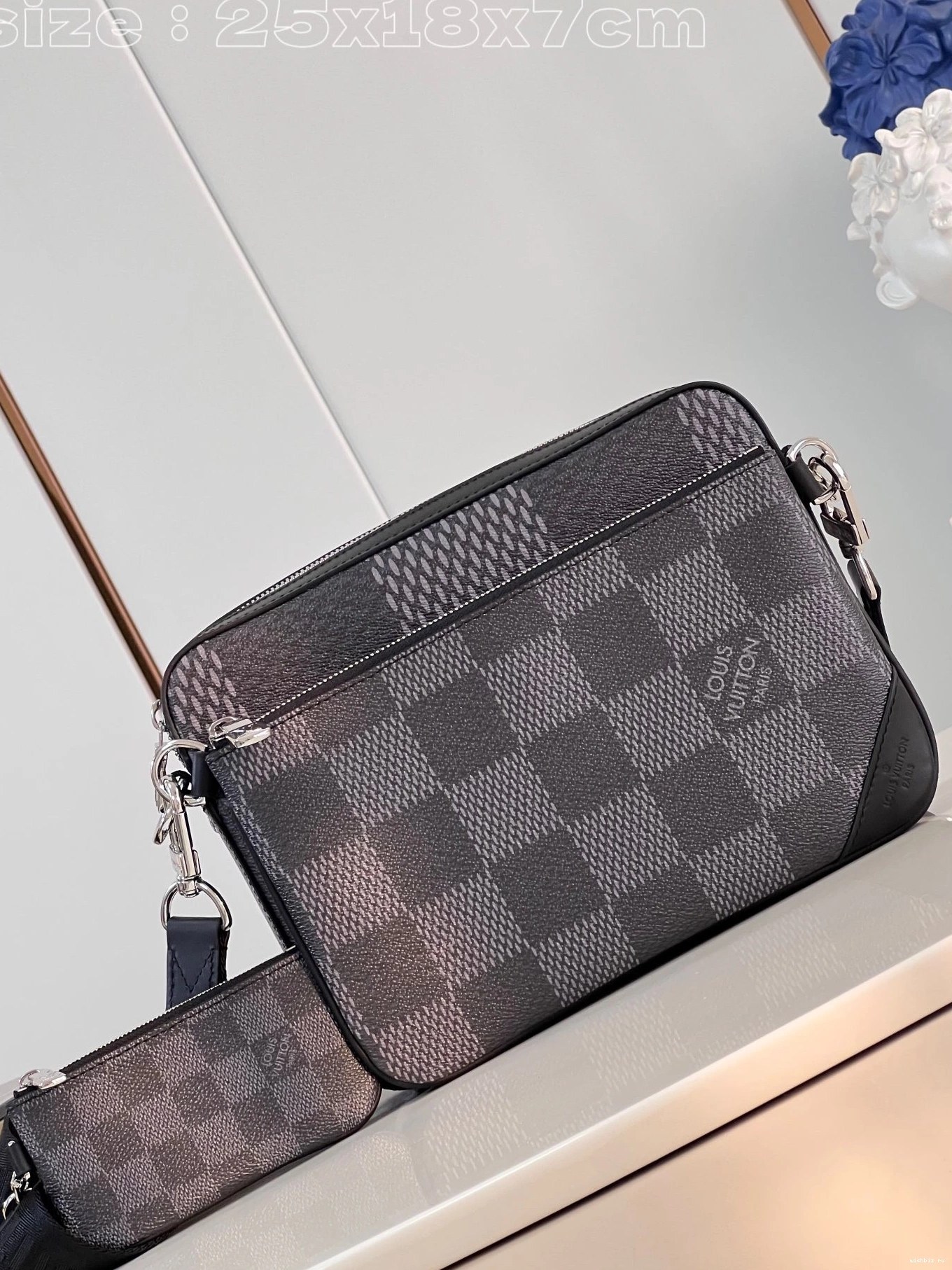 WIS LOUIS VUITTON TRIO MESSENGER 1001